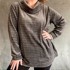 Turtle Neck Long Glitter Gray High-Low Sweater